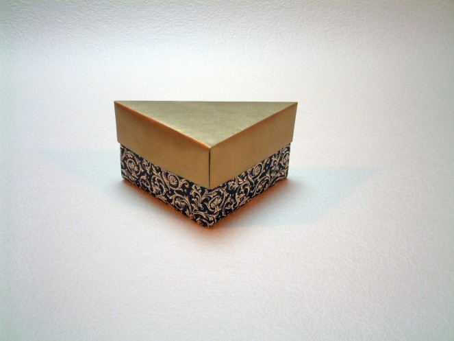 Triangular box